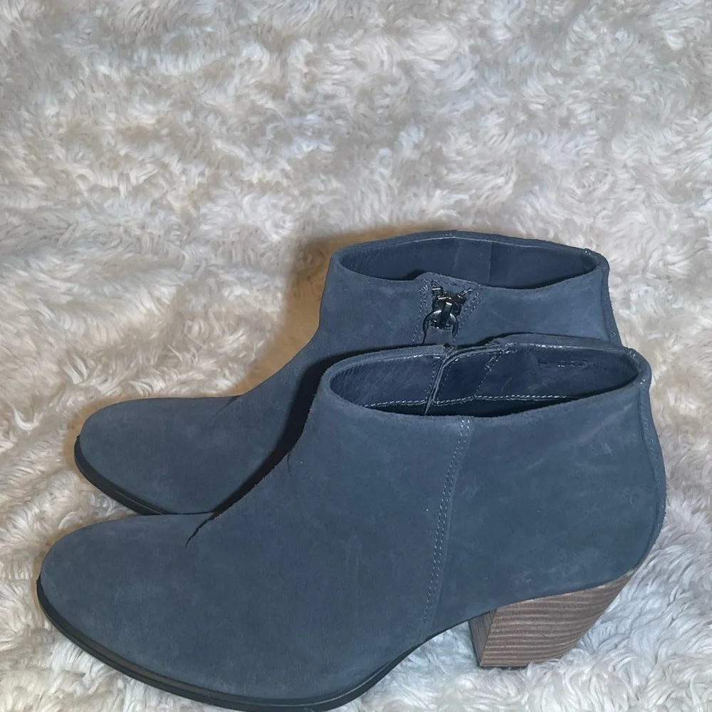 Ecco gray hydro max suede ankle boots size 6